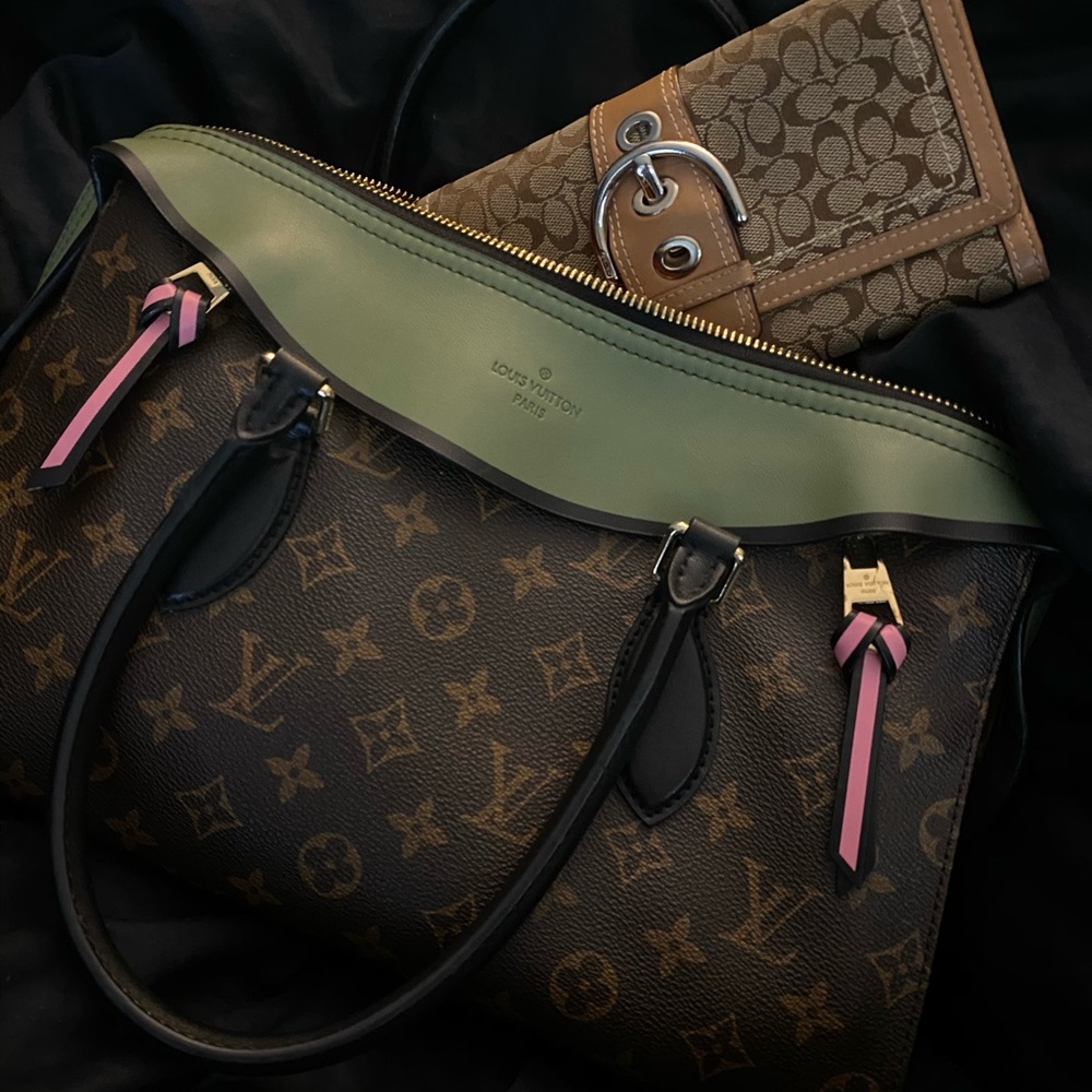 RARE COLOR, LOUIS VUITTON TUILERIES MONOGRAM BAG